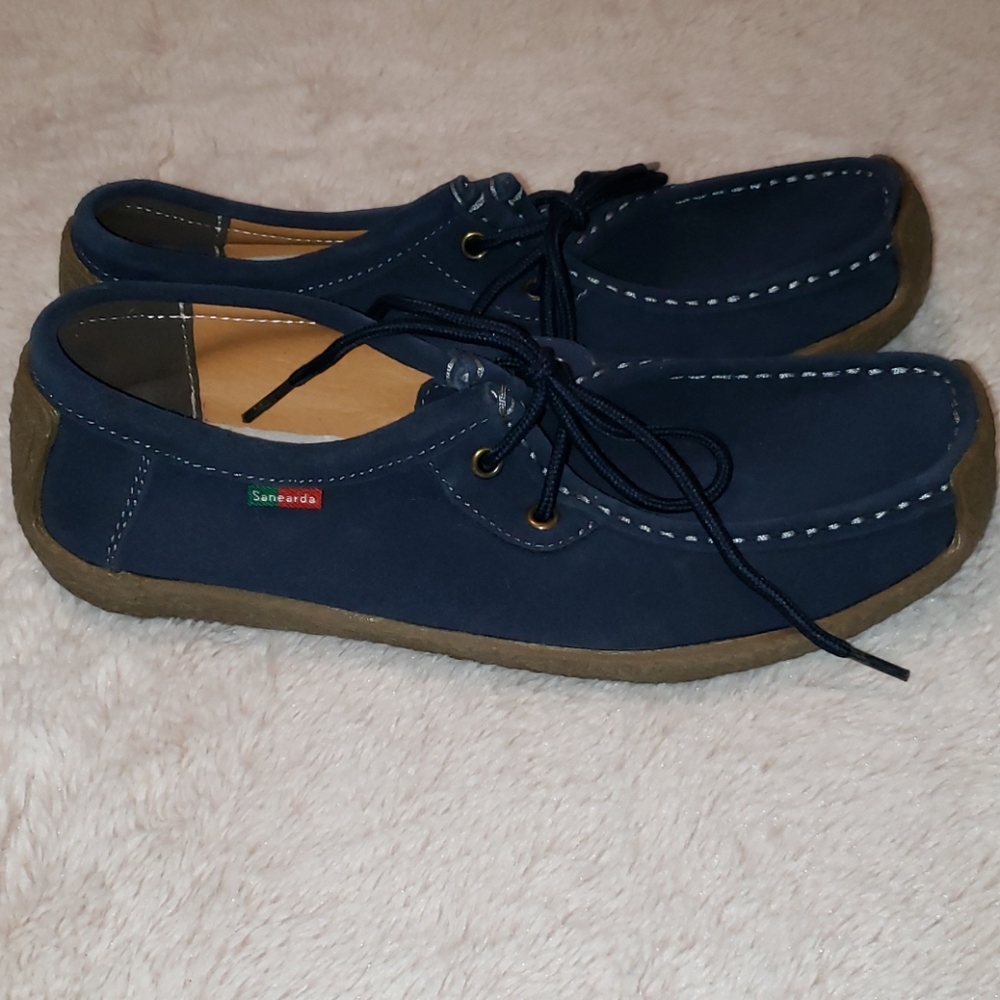 Shoes - Picture 3 of 4